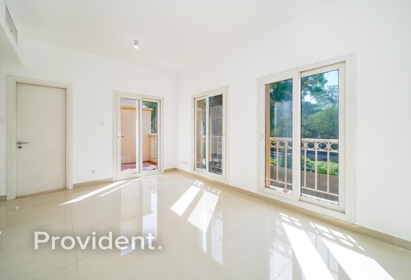 Fully Upgraded I Close to Pool and Park I Vacant photo 5