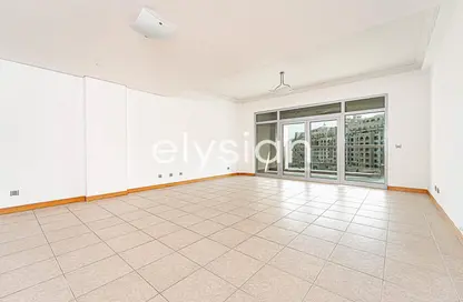 Apartment - 1 Bedroom - 2 Bathrooms for rent in Al Anbara - Shoreline Apartments - Palm Jumeirah - Dubai
