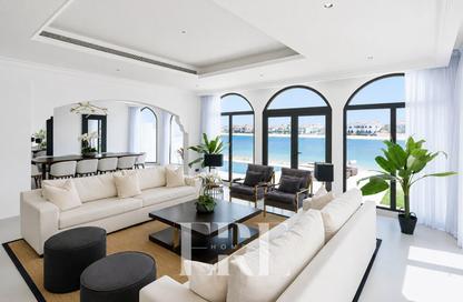 Villa - 5 - 6 for rent in Garden Homes Frond B - Garden Homes - Palm Jumeirah - Dubai