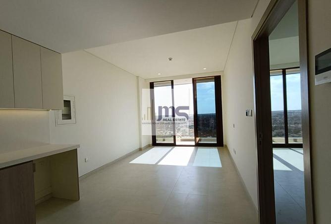 Best Unit D Type / High Floor /New / Curtains & WM photo 3