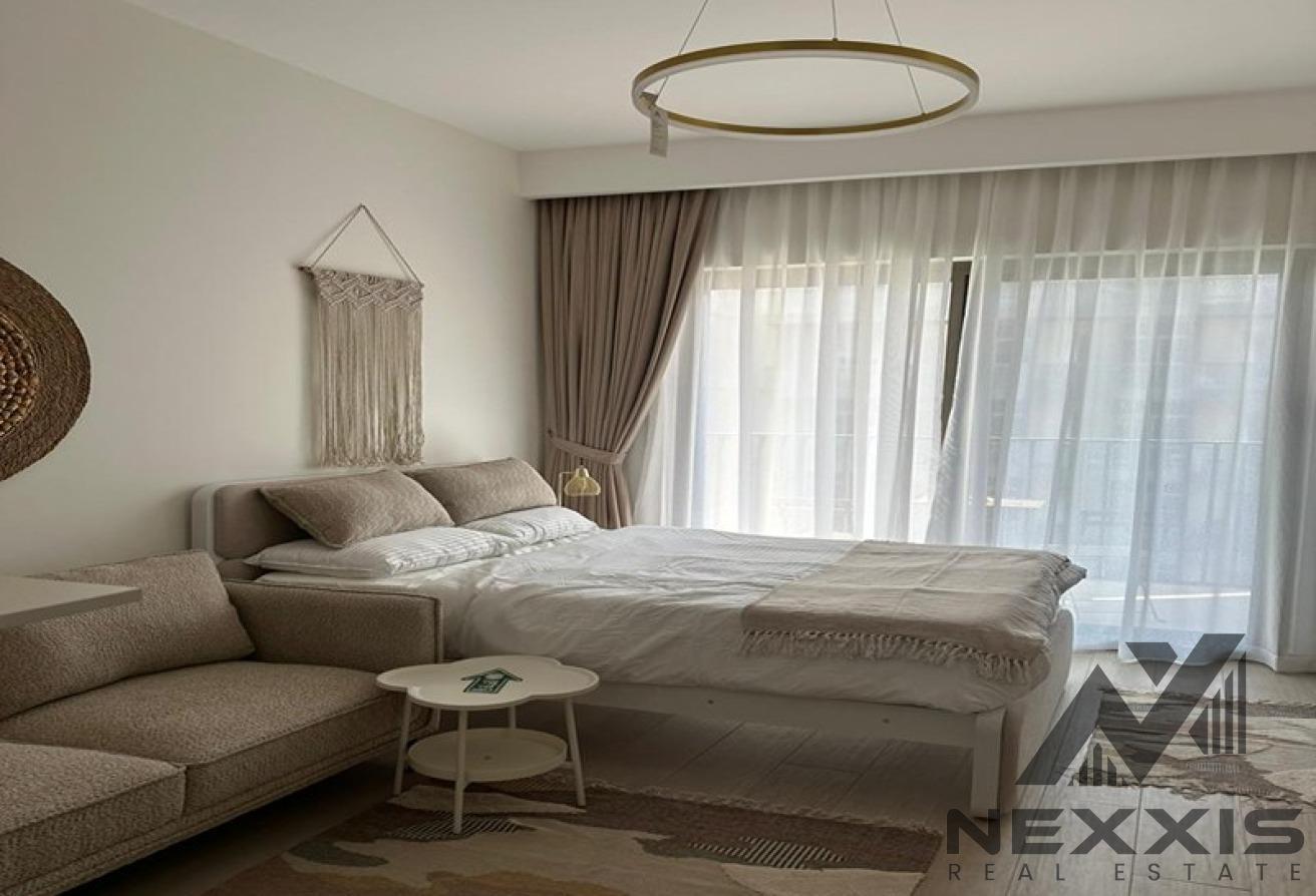 Fully Furnished | Vacant | Upgraded | Balcony photo 3