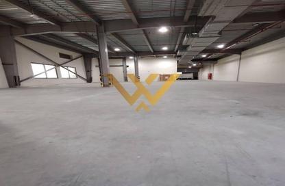 Warehouse - Studio for rent in International City - Dubai