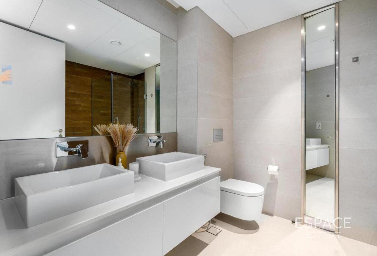 Vacant | Dubai Eye View | Furnished photo 13