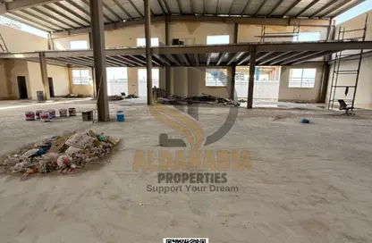 Warehouse - Studio - 2 Bathrooms for rent in Umm Al Thuoob - Umm Al Quwain