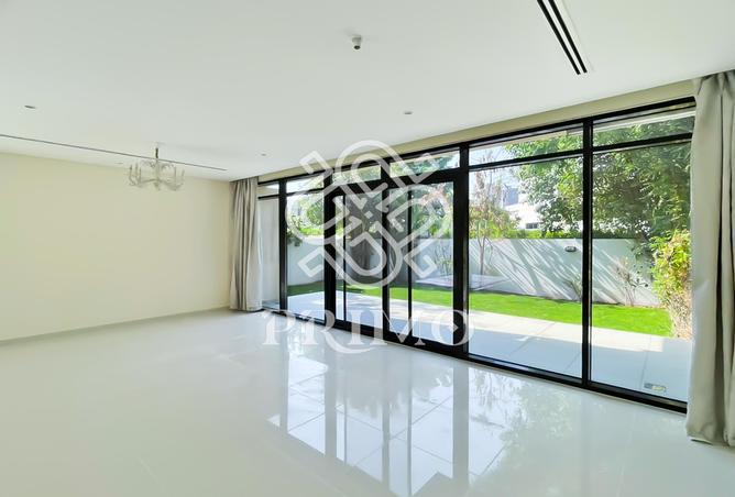 4BR Villa for Rent | The Turf, DAMAC Hills 1 | Upgraded Private Yard photo 3