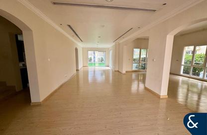 Villa - 5 - 5 for sale in Meadows 2 - Meadows - Dubai Villa - 5 - 5 for sale in Meadows 2 - Meadows - Dubai