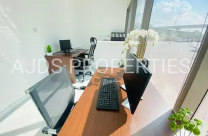 مكتب - غرفة نوم - 1 حمام للايجار في ريد اڤينيو - منطقة القرهود - دبي