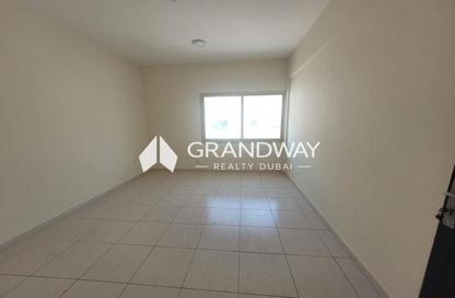 Apartment - 2 - 2 for rent in Al Muraqqabat - Deira - Dubai