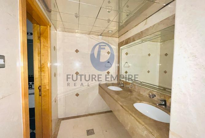 Huge 3BR villa | Maids room | Nearby Airport photo 3