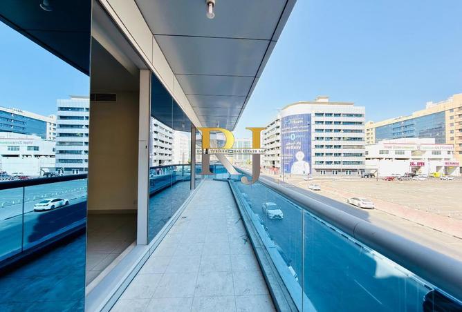 Special Offer-3BHK with Maids-Ready to move…