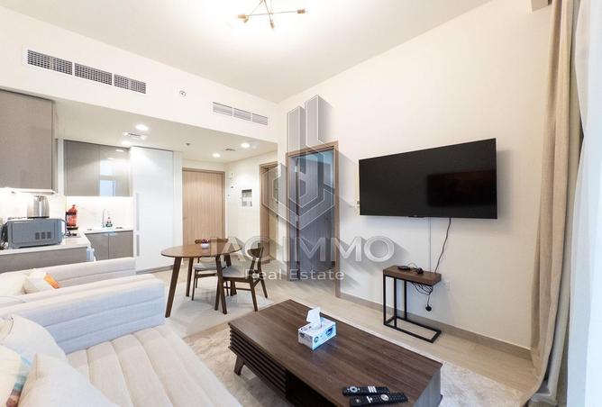 Elegant and Spacious Living Area | Fully Equipped Kitchen