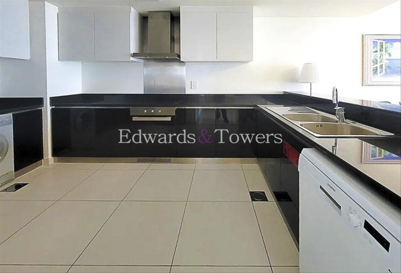 Spacious | Modern Furnished | Palm View photo 4
