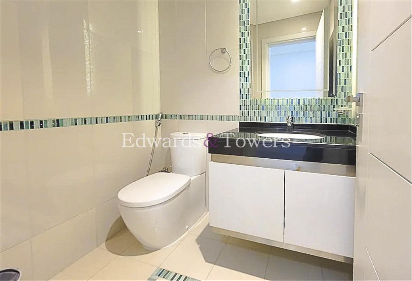 Spacious | Modern Furnished | Palm View photo 11