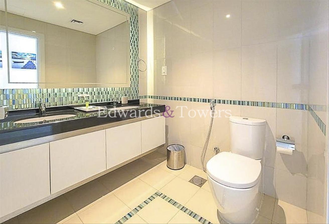Spacious | Modern Furnished | Palm View photo 12