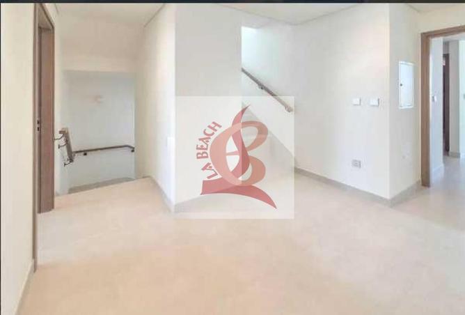 98703802 - Property Image 3