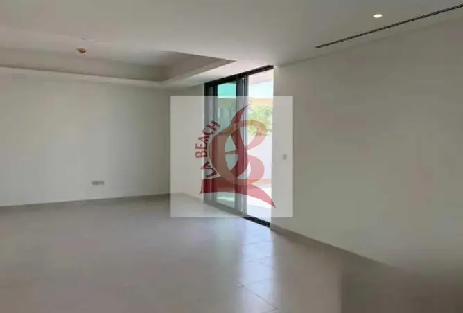 98703802 - Property Image 2