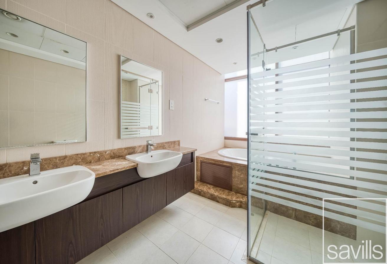 Vacant | Large Layout | Well Maintained photo 9