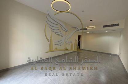 Apartment - 2 Bedrooms - 3 Bathrooms for rent in Al Khan Corniche - Al Khan - Sharjah Apartment - 2 Bedrooms - 3 Bathrooms for rent in Al Khan Corniche - Al Khan - Sharjah