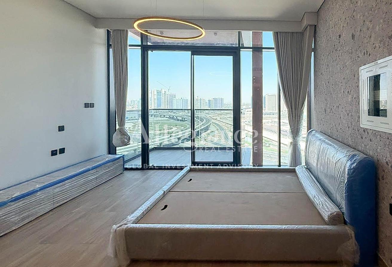 Spacious | Semi furnished | Vacant | Prime JVT photo 4