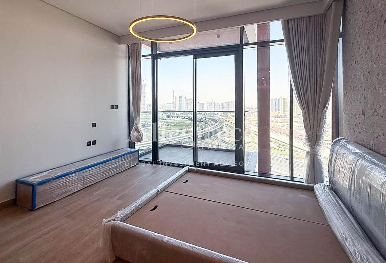 Spacious | Semi furnished | Vacant | Prime JVT photo 5