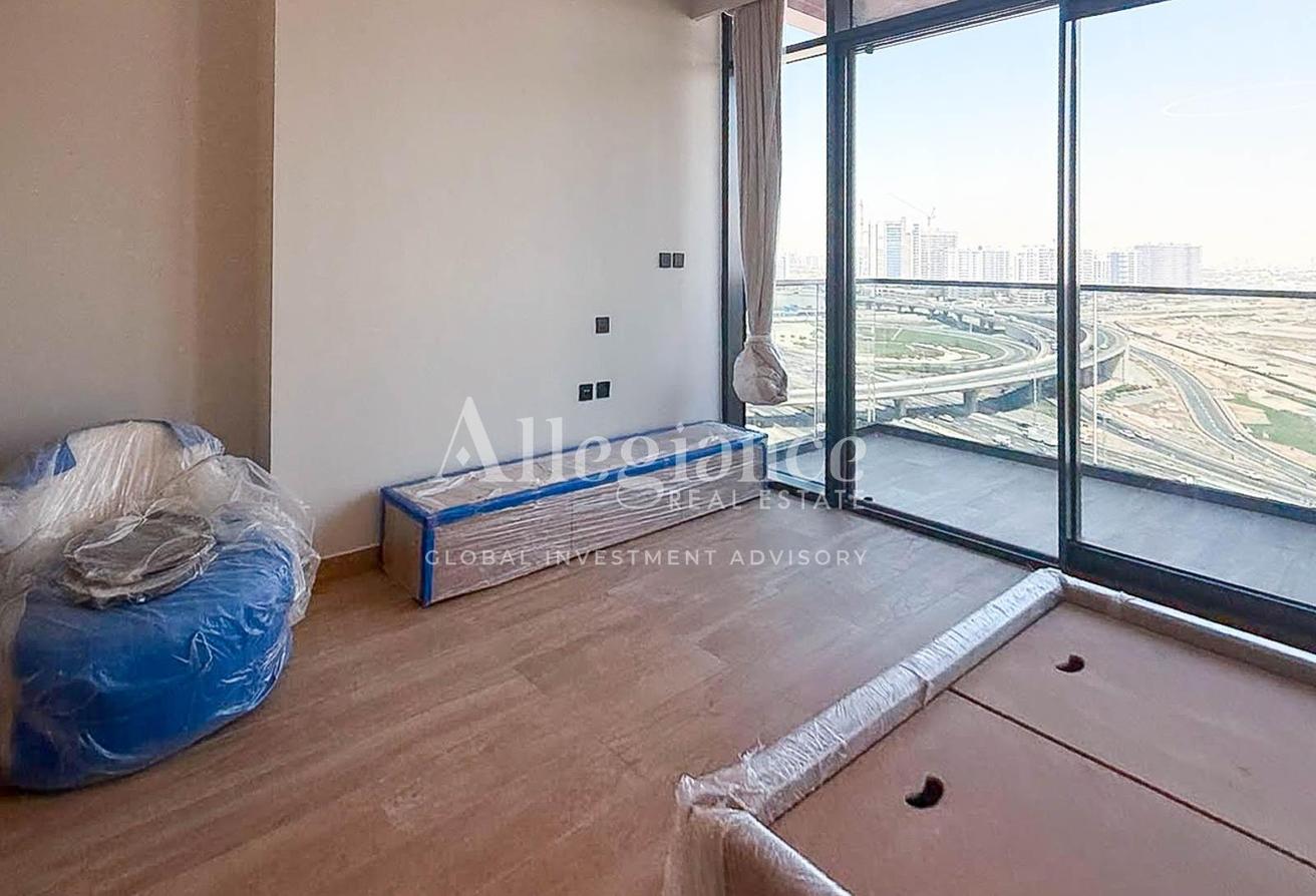 Spacious | Semi furnished | Vacant | Prime JVT photo 6