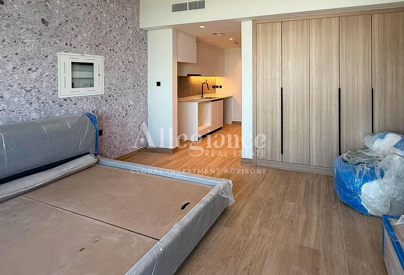 Spacious | Semi furnished | Vacant | Prime JVT photo 9