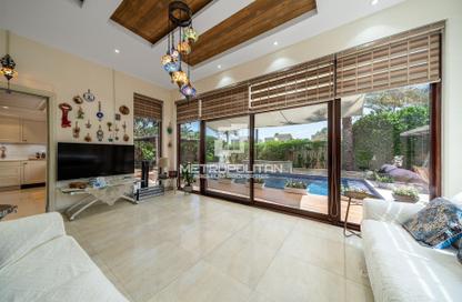 Villa - 4 Bedrooms - 5 Bathrooms for sale in Meadows 1 - Meadows - Dubai