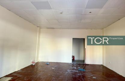 Shop - Studio - 1 Bathroom for rent in Building Y09 - England Cluster - International City - Dubai