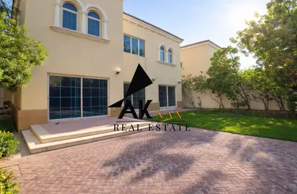 Villa - 4 Bedrooms - 5 Bathrooms for rent in District 8 - Jumeirah Park - Dubai