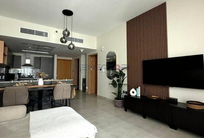 Furnished | Free Chillier | Prime Location photo 2