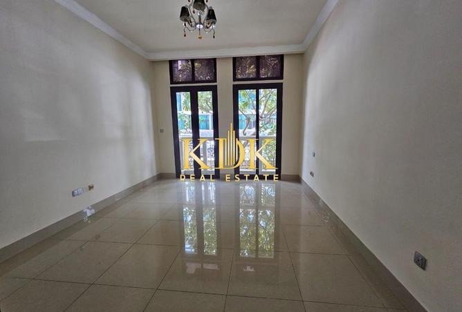 83211786 - Property Image 3