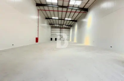 Warehouse - Studio for rent in Phase 1 - Dubai Investment Park (DIP) - Dubai