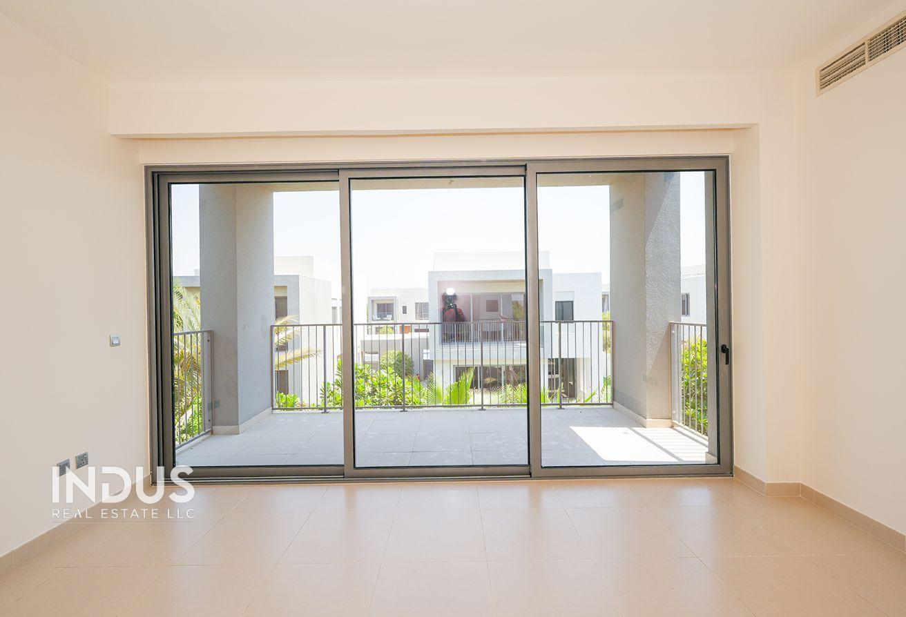 Ready to Move in | Huge Plot | 3BHK Plus Maid photo 9