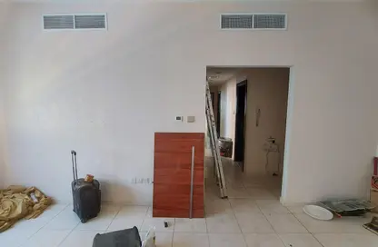 Apartment - 2 Bedrooms - 2 Bathrooms for rent in Abu shagara Building 2 - Budaniq - Al Qasimia - Sharjah
