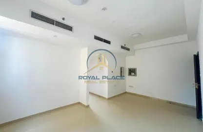 شقة - غرفة نوم - 2 حمامات للايجار في مبني علي - الجداف - دبي