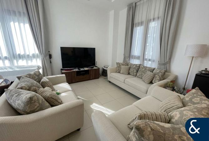 Pool View | Spacious | Available 15th Oct photo 2