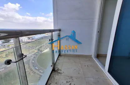 شقة - 2 غرف نوم - 3 حمامات للايجار في برج منازل 5 - شارع التعاون - التعاون - الشارقة