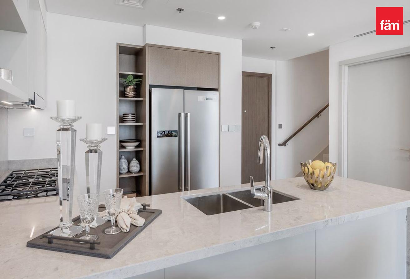 Palm View | Townhouse | Fully Upgraded photo 5