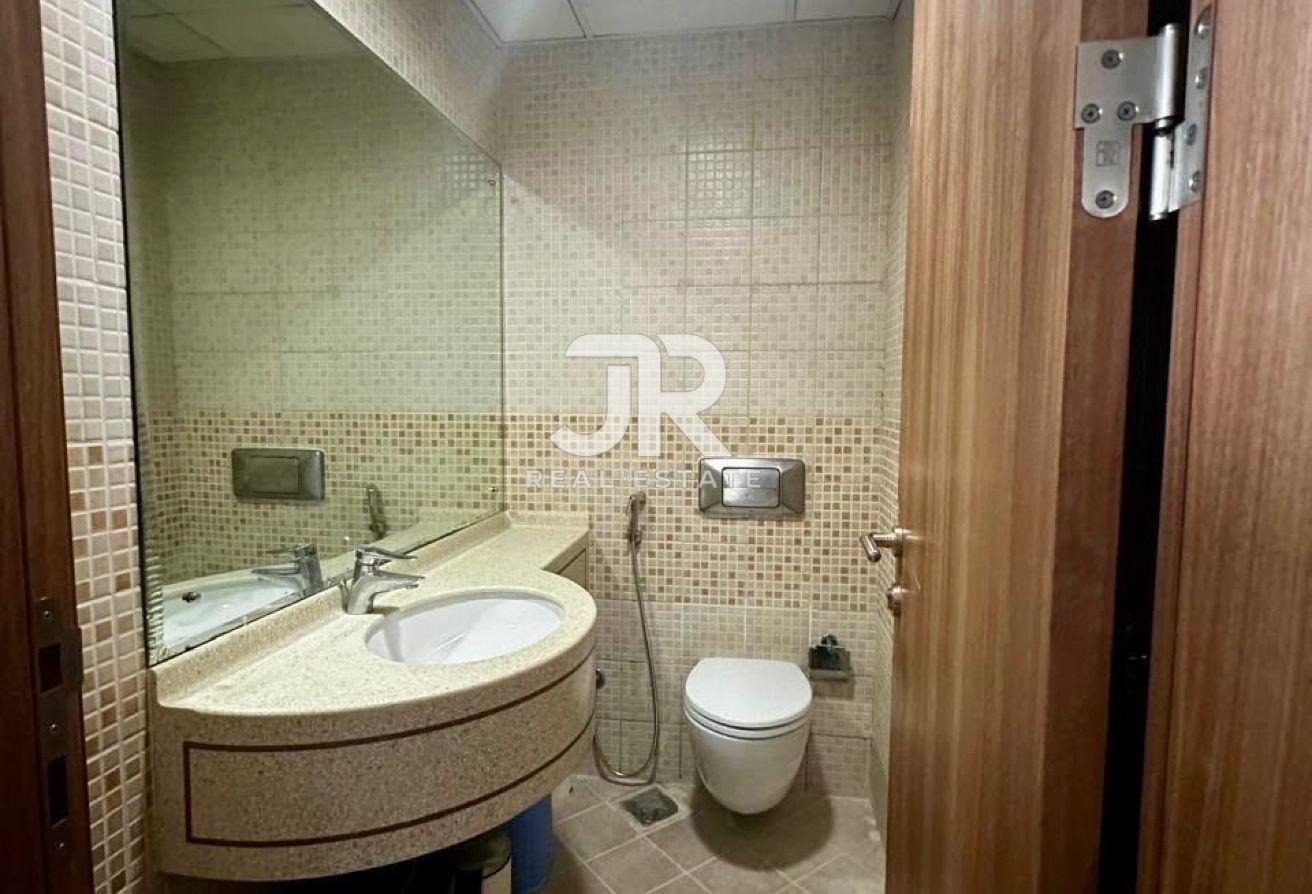 Furnished 1BR | Spacious Layout | Vacant photo 11