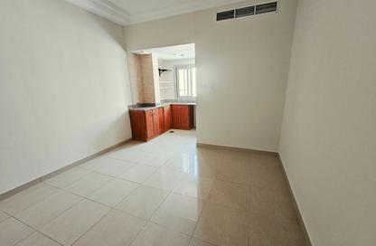 Apartment - Studio - 1 for rent in Fire Station Road - Muwaileh - Sharjah