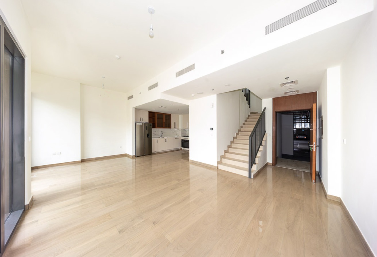3 bedroom apartment in Holland Gardens, Town Square: 5