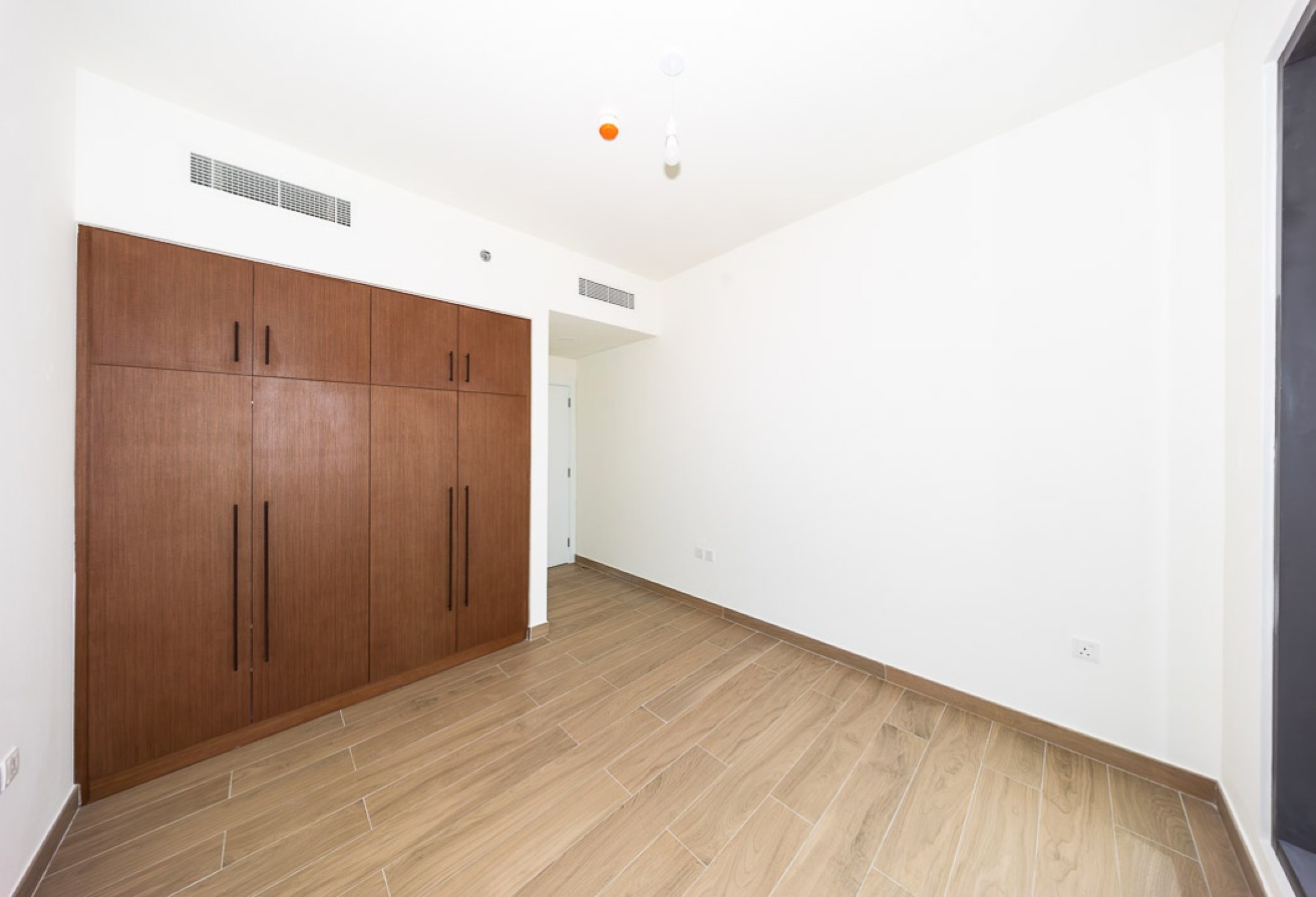 3 bedroom apartment in Holland Gardens, Town Square: 14
