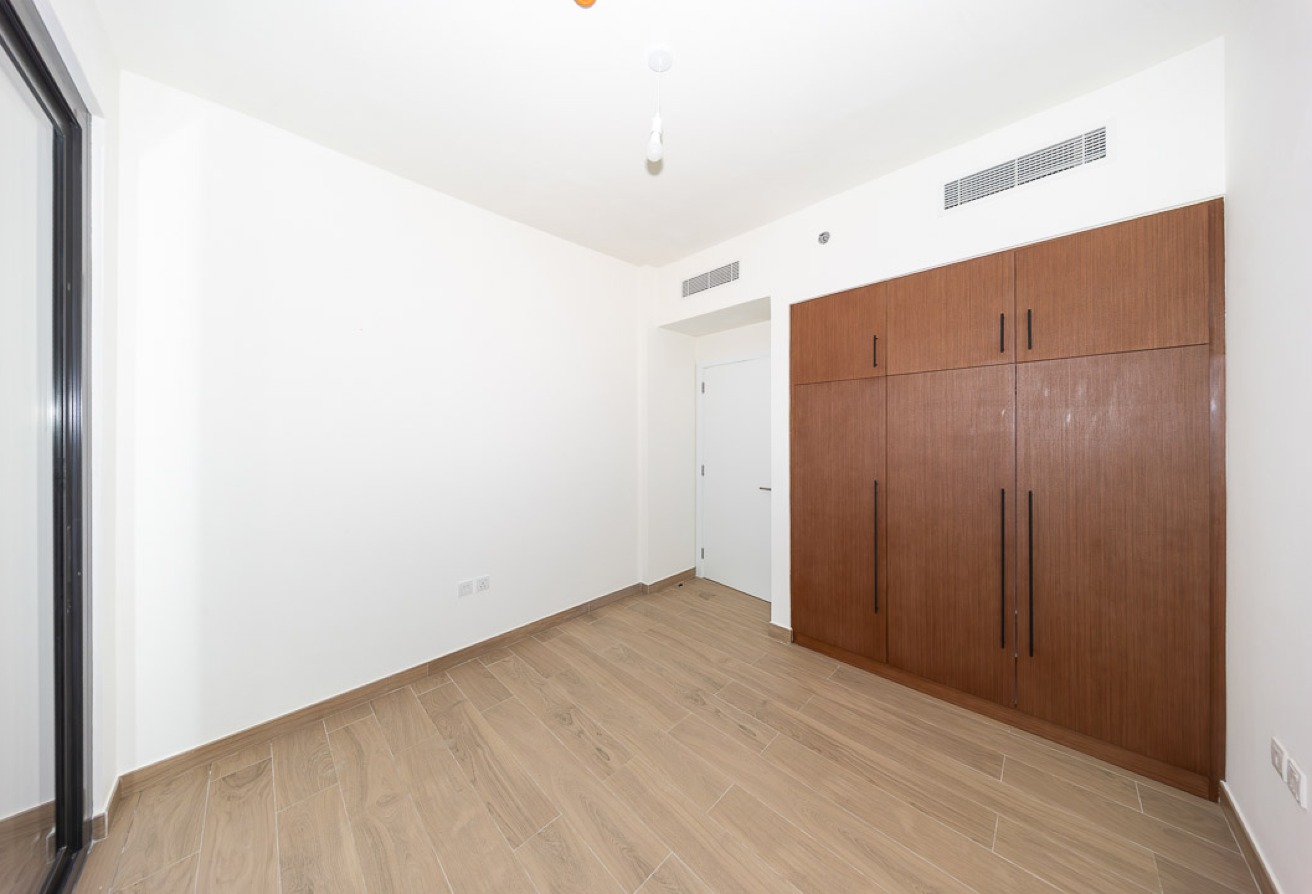 3 bedroom apartment in Holland Gardens, Town Square: 18