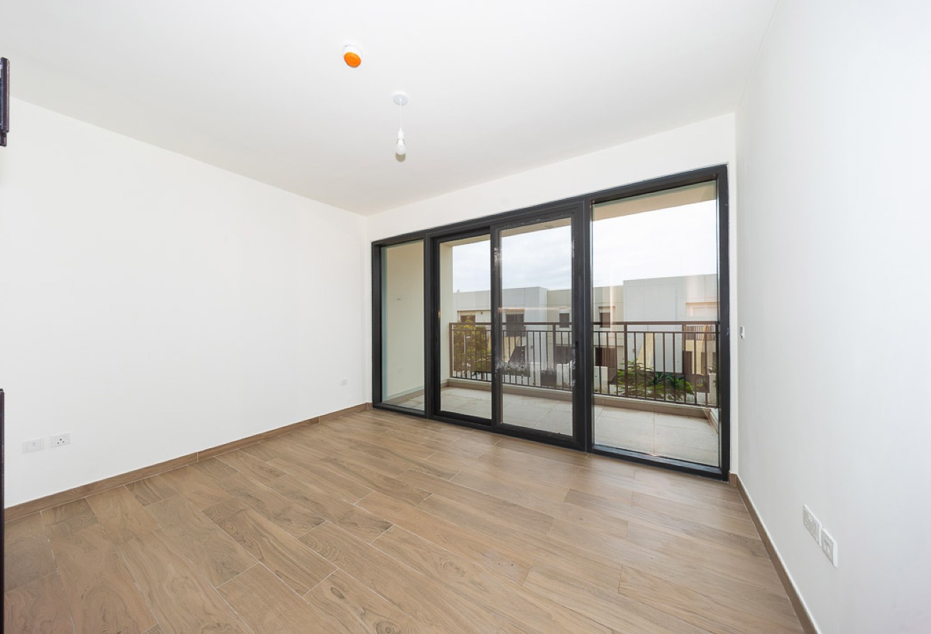 3 bedroom apartment in Holland Gardens, Town Square: 7