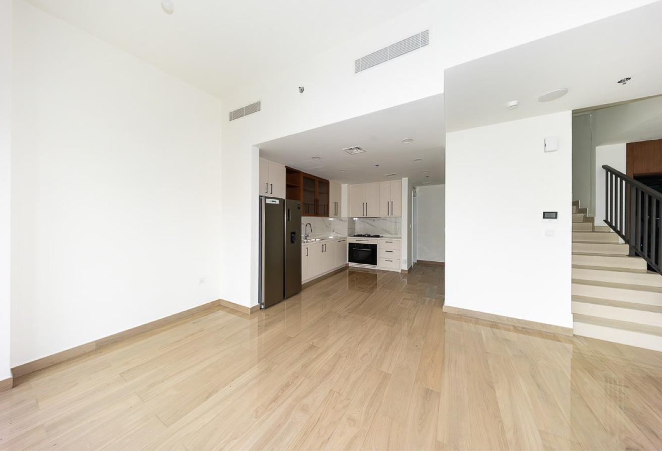 3 bedroom apartment in Holland Gardens, Town Square: 6