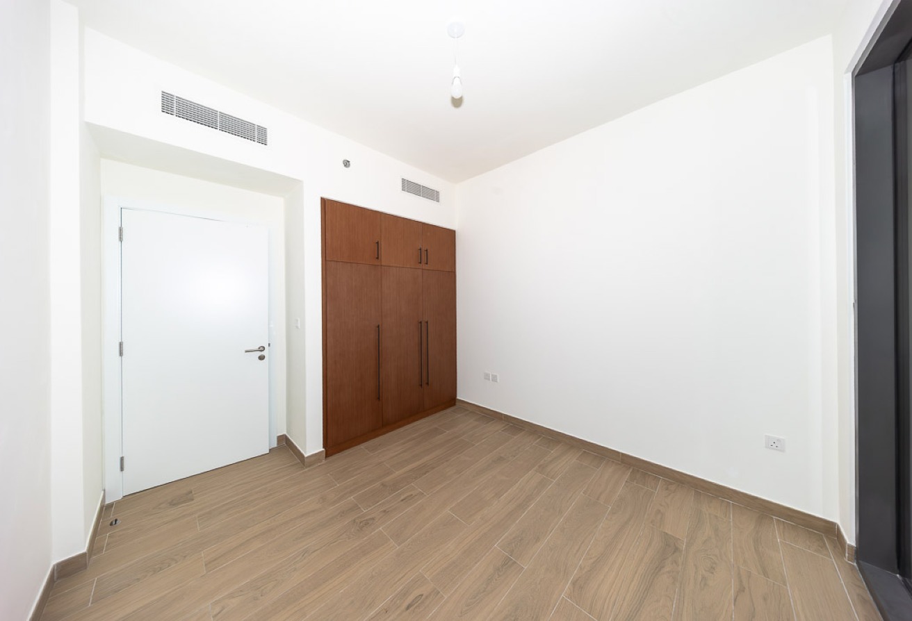 3 bedroom apartment in Holland Gardens, Town Square: 19