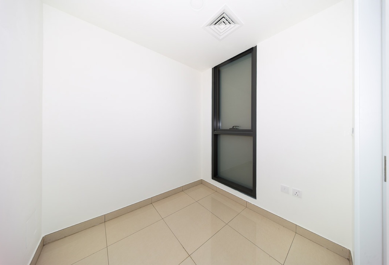 3 bedroom apartment in Holland Gardens, Town Square: 24