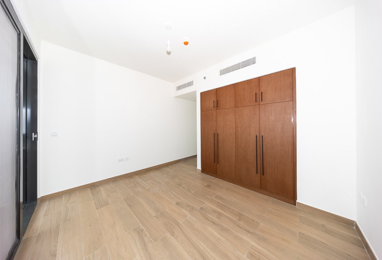 3 bedroom apartment in Holland Gardens, Town Square: 8