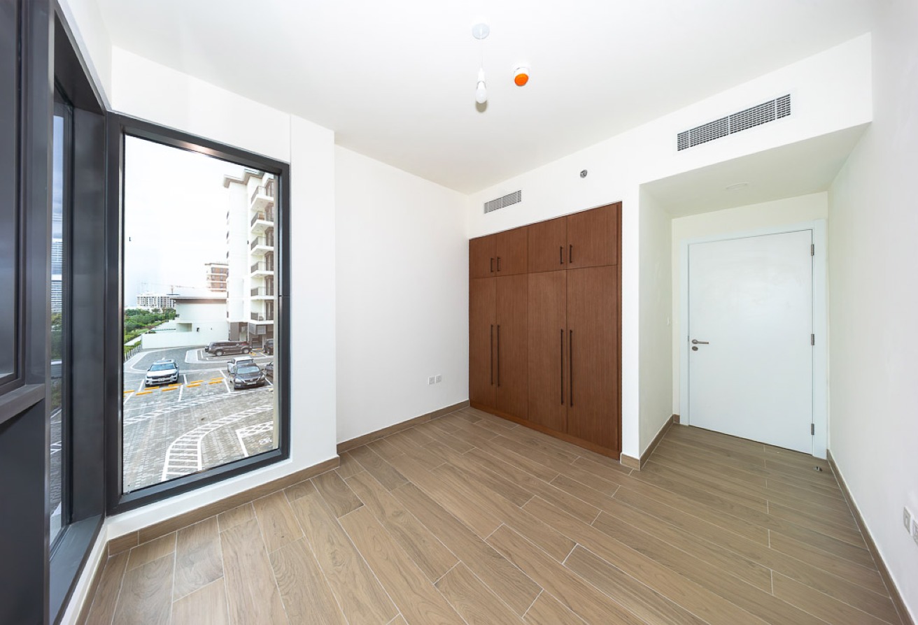 3 bedroom apartment in Holland Gardens, Town Square: 15