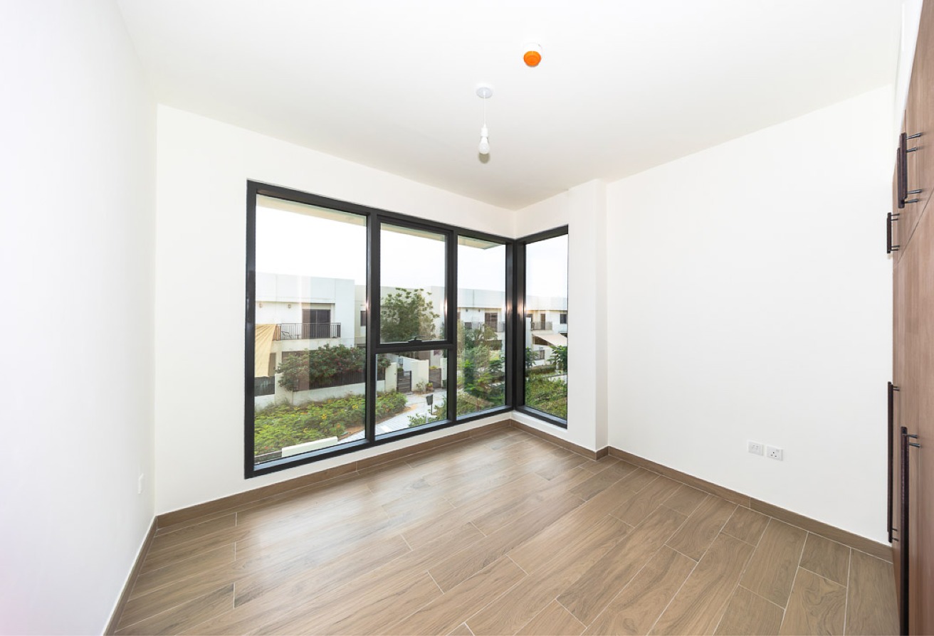 3 bedroom apartment in Holland Gardens, Town Square: 11